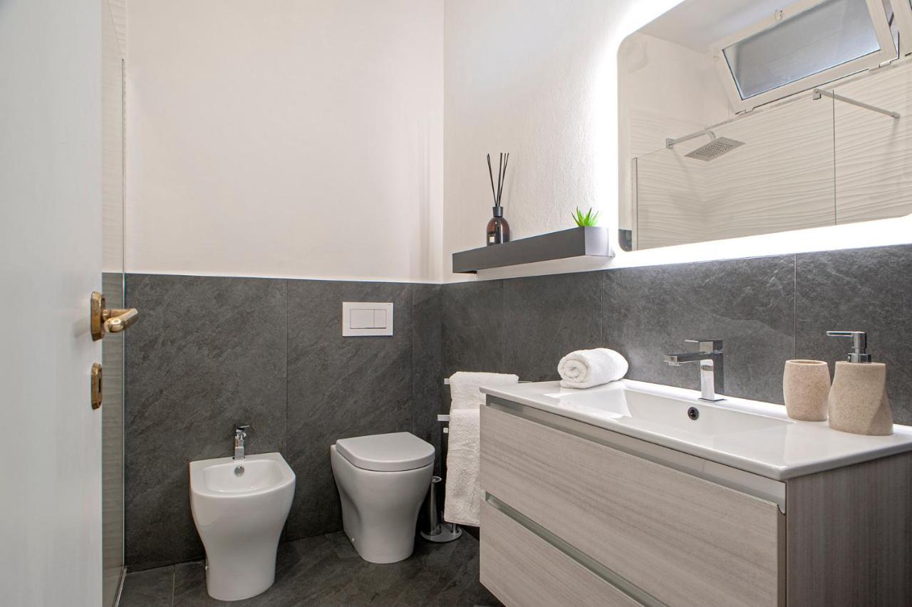 Free Parking Appartamento 5 Stelle Elegante Con Suite Livorno Kültér fotó